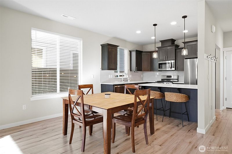 4th image of 501 N Russet Place