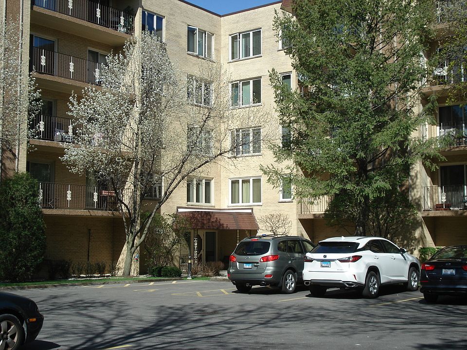 1st image of 6430 W Belle Plaine Ave APT 303