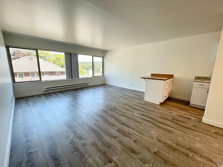 Village Vista Apartments — Photo 32