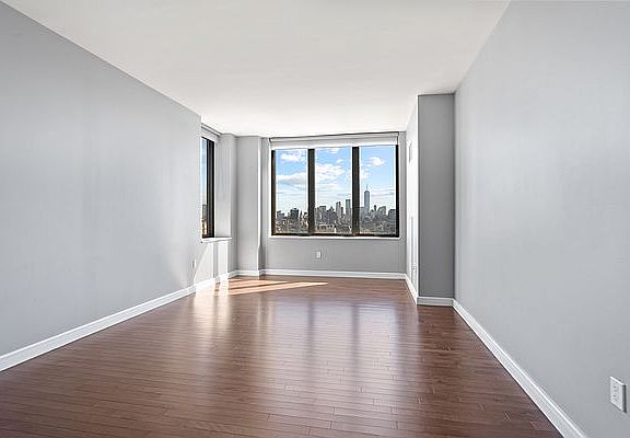 4th image of 101 W 24th St APT 27C