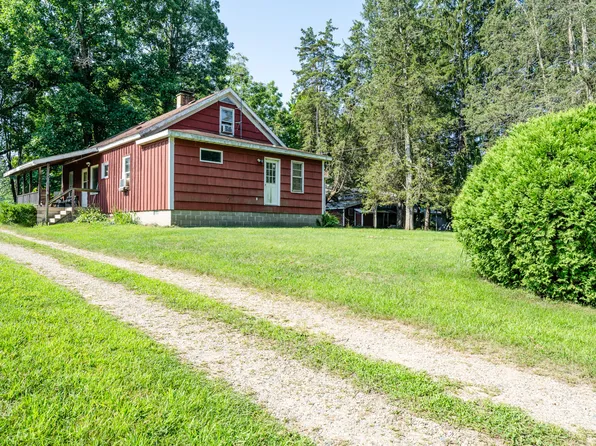 7462 Martin Rd, Three Oaks, MI 49128