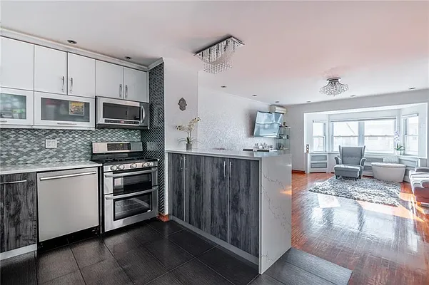 Sold by Remax Edge | media 9