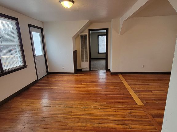 4th image of 1168 1/2 Shawano Ave