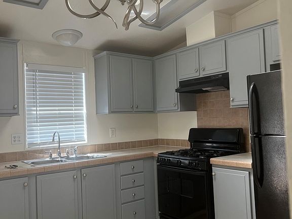 3rd image of 1826 W 19th St