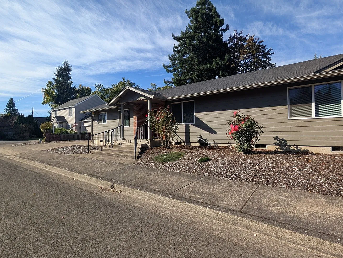 Fantastic 3bd/2bth Duplex w/ Fenced Yard ~ Great Area — Photo 3