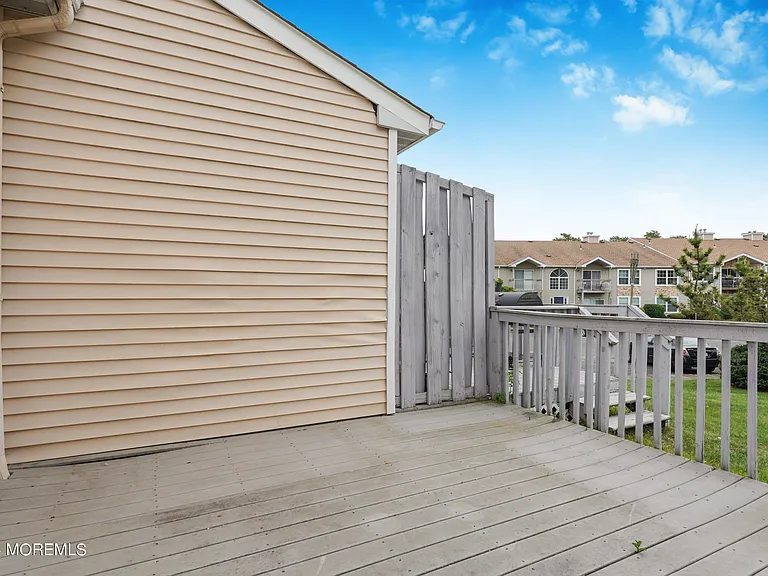 27 Karen Dr — Photo 27