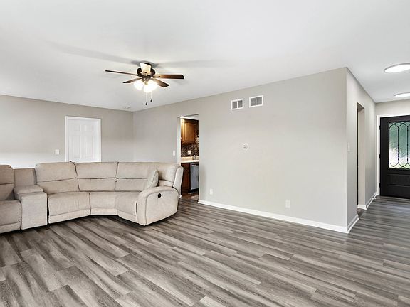 5th image of 213 Plum St
