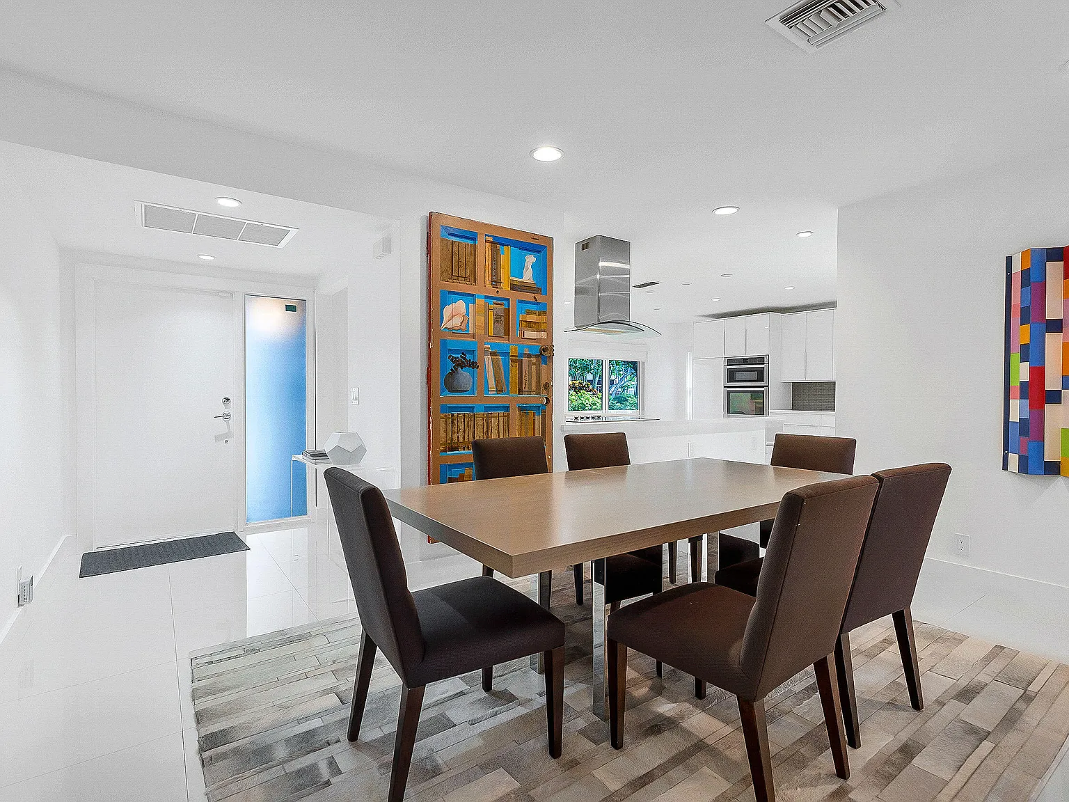 3 bed, 2.0 bath, 1925 sqft, $4,200 — Photo 2