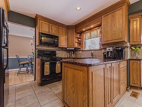 3rd image of 41182 Crestwood Dr