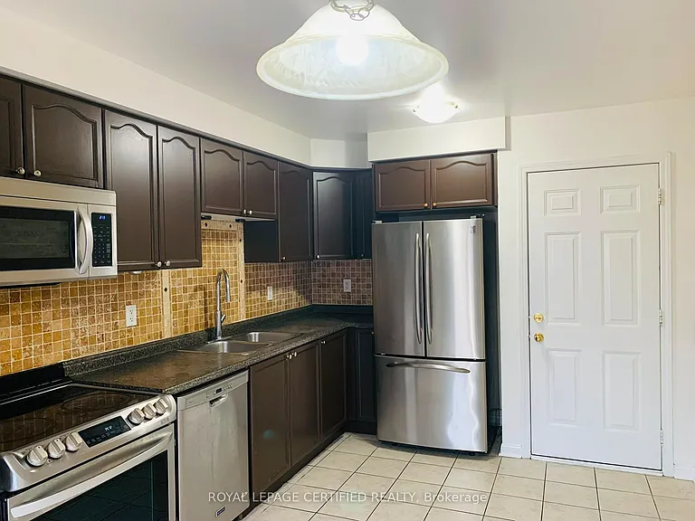 866 Shepherd Pl — Photo 3