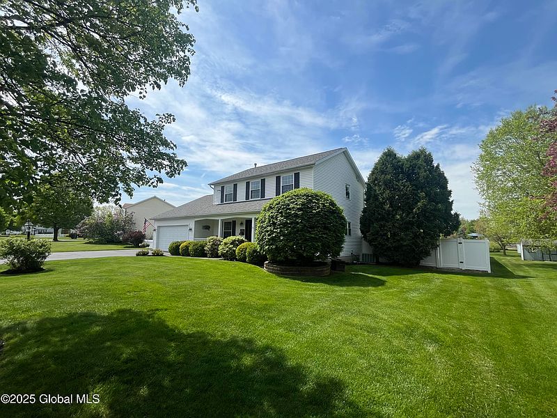 3rd image of 28 Copperfield Drive