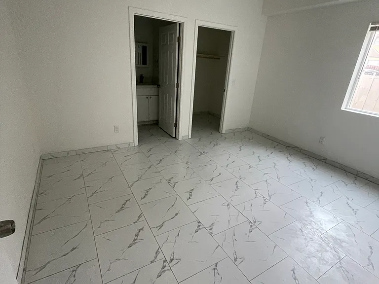 12761 Valencia Way — Photo 3