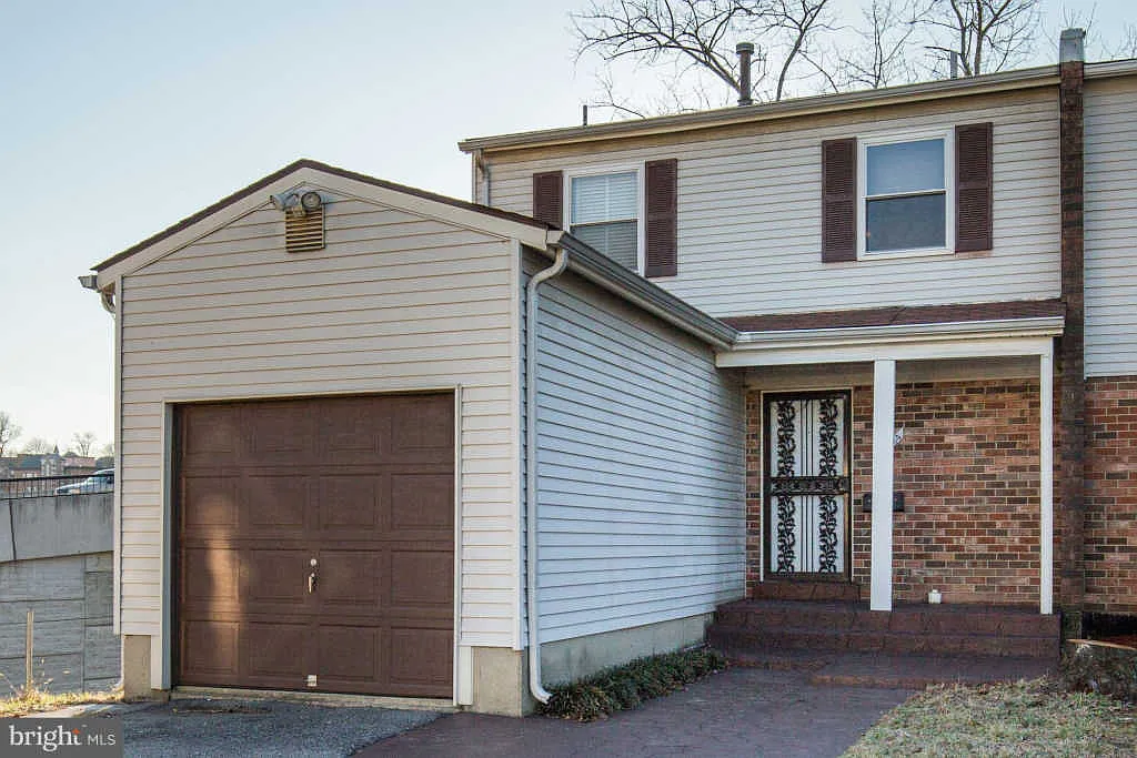 4334 Varnum Pl NE photo 1