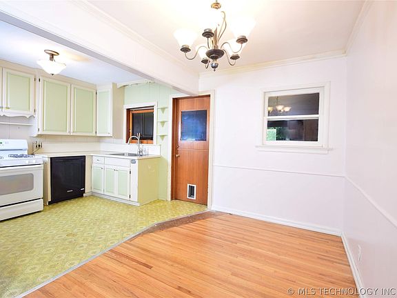 5th image of 926 S Richmond Ave