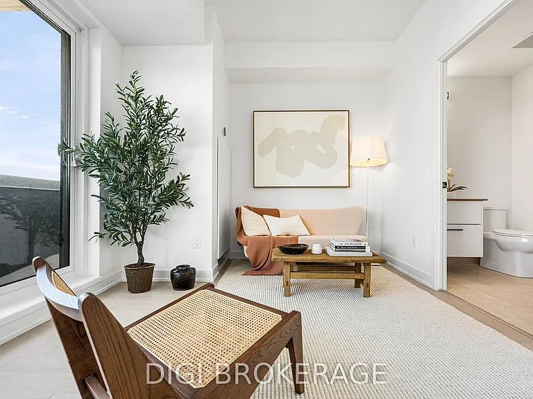 560 Rideau St #606 — Photo 15
