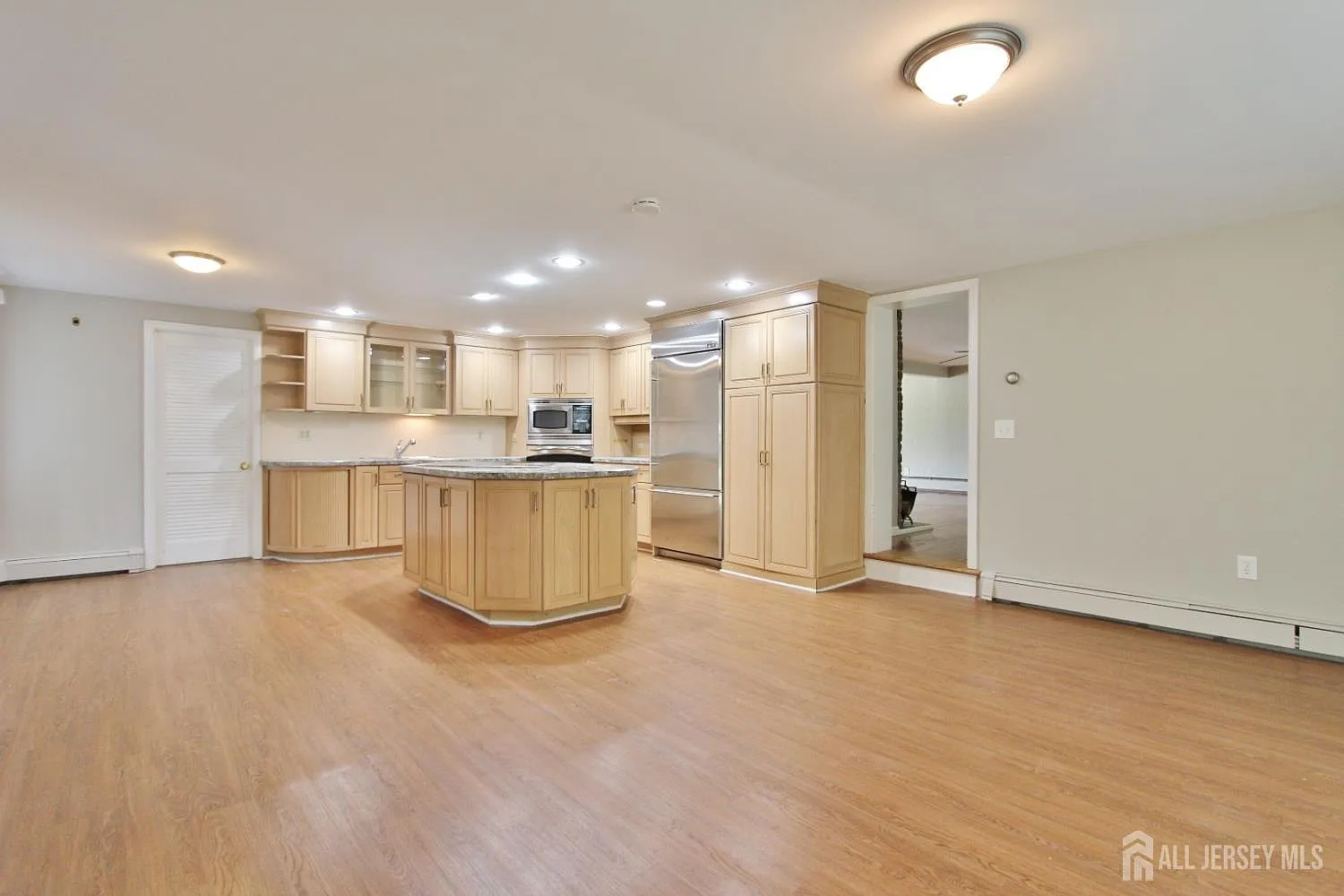 4 bed, 3.0 bath, 3248 sqft, $3,500 — Photo 4