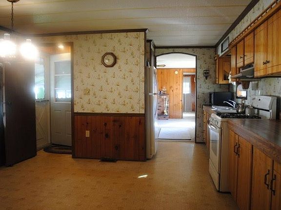 3rd image of 30 Sherwood Valley Ln