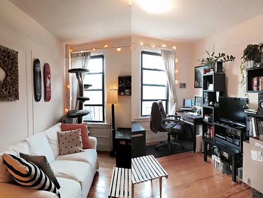 Rented by Eleni Moustakis LREB | media 2