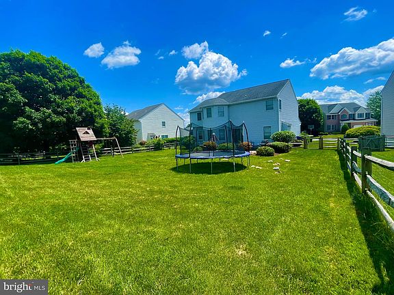 4th image of 76 N Forest Dr