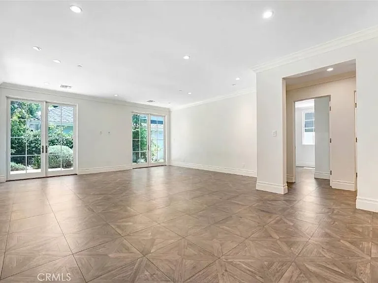 1714 W Oak St — Photo 13
