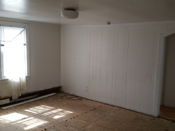 4th image of 44 Bartine St
