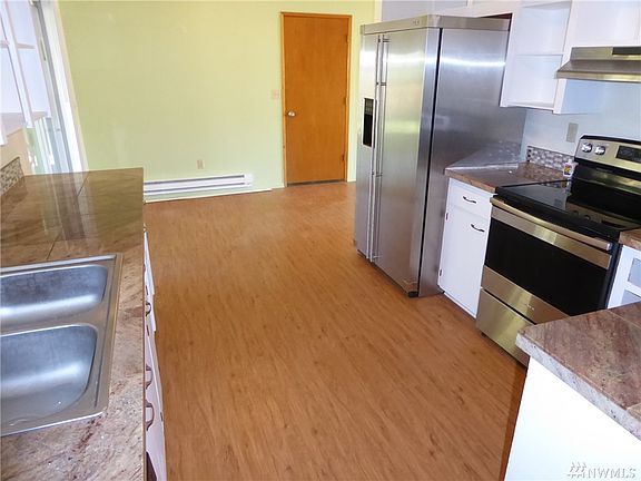3rd image of 51 Pearl Ave