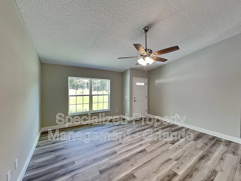 3 bed, 2.0 bath, 1400 sqft, $1,650 — Photo 3