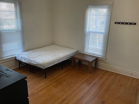 5th image of 903 W Huron St #4