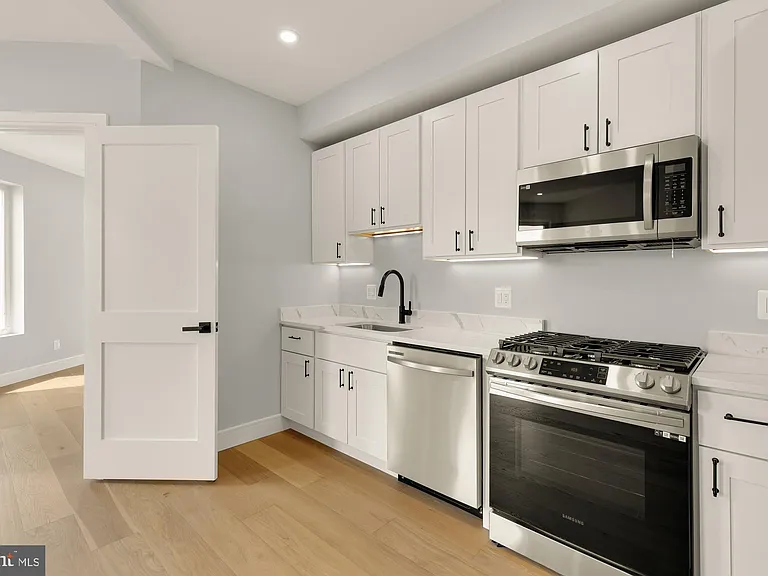 3215 Mount Pleasant St NW #303 — Photo 3