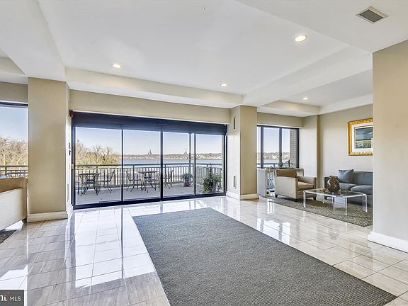5th image of 501 Slaters Ln APT 806