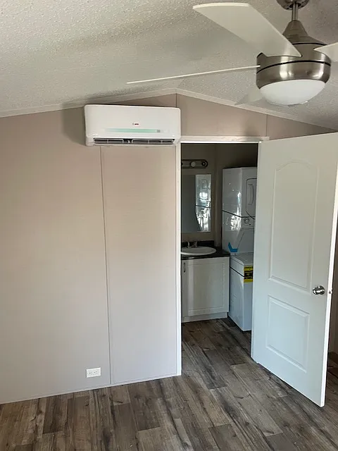 1 bed, 450 sqft, $995 — Photo 2
