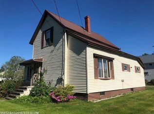 82 7th St, Old Town, ME 04468
