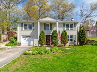 2 Lloyd Dr, Coventry, RI 02816