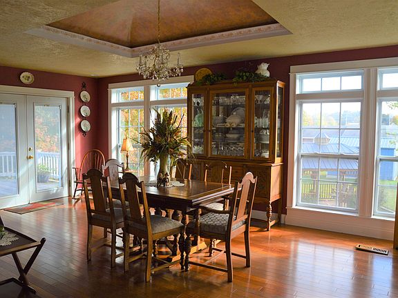 Dining/Access to deck