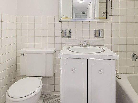 5th image of 315 W 70th St APT 17H