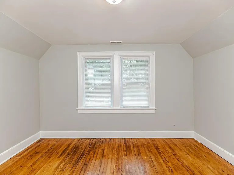 217 Hillcrest Dr — Photo 16