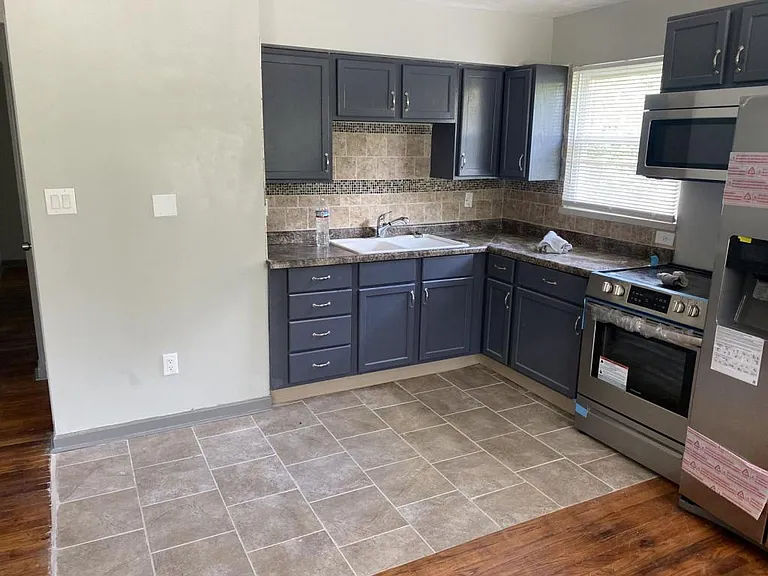 412 W Parkwood Dr #1 — Photo 3