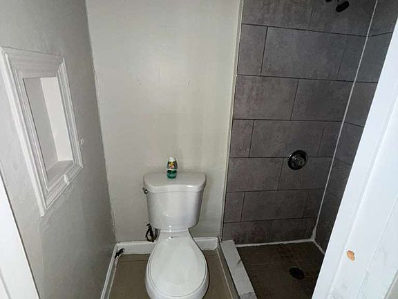2nd image of 164 S 10th St Floor 3