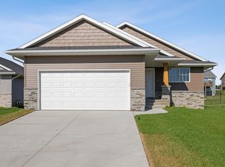 5106 Dostal Dr SW, Cedar Rapids, IA 52404