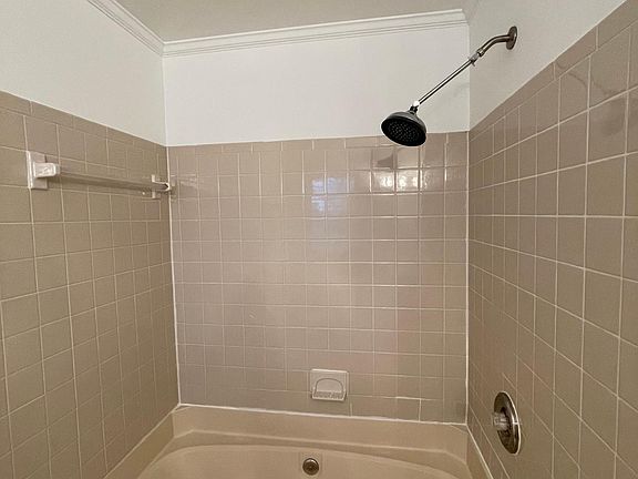 5th image of 8639 Beekman Pl Suite 39C