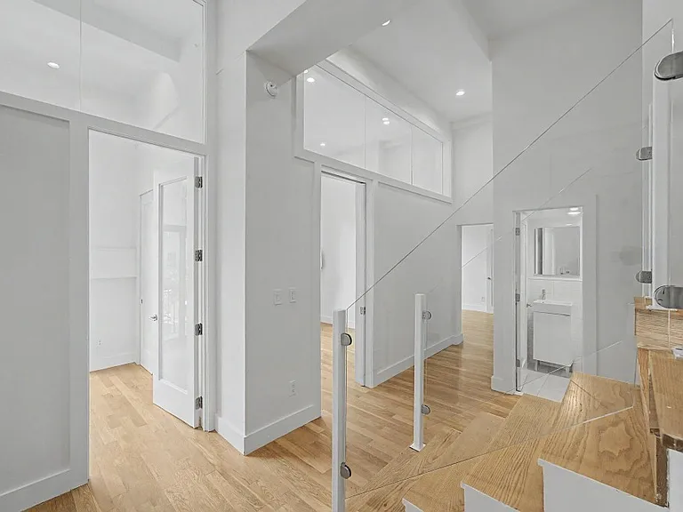 220 E 22nd St #3U — Photo 9