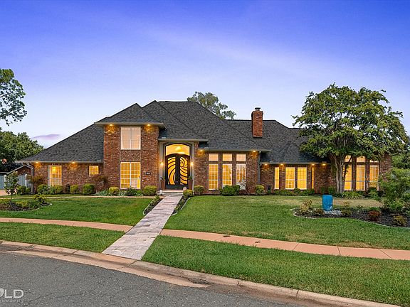 3rd image of 18 Dover Cir