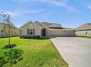 672 Kayla Maria St, Prairie Grove, AR 72753