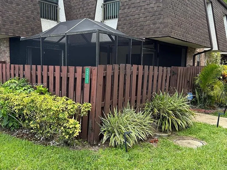 2551 NW 99th Ave — Photo 1