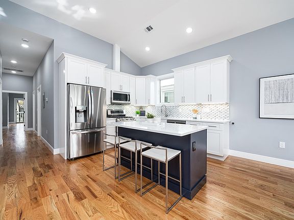4th image of 106 Oak St #2