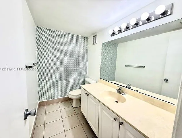 731 N Pine Island Rd #103 — Photo 15