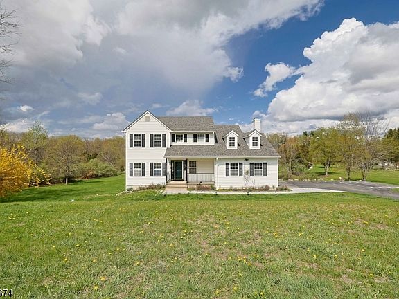 3rd image of 14 Thomas Rd