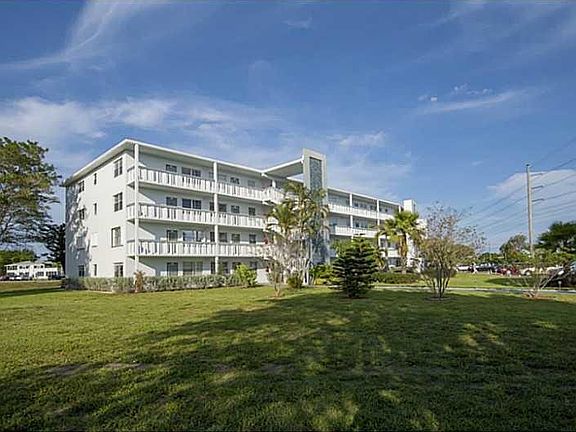4th image of 1101 Newport U #1101