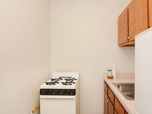 3rd image of 4060 N Kenmore Ave #501