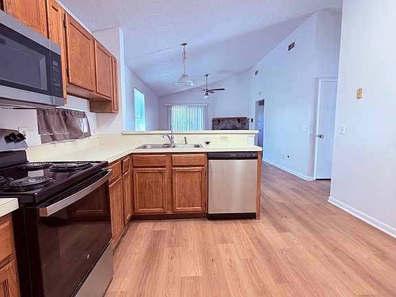 3rd image of 8742 Pinevalley Ln